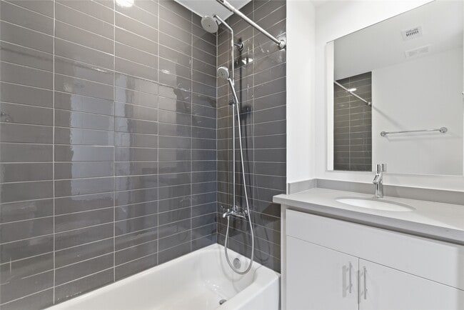 Building Photo - 2412 Canal St