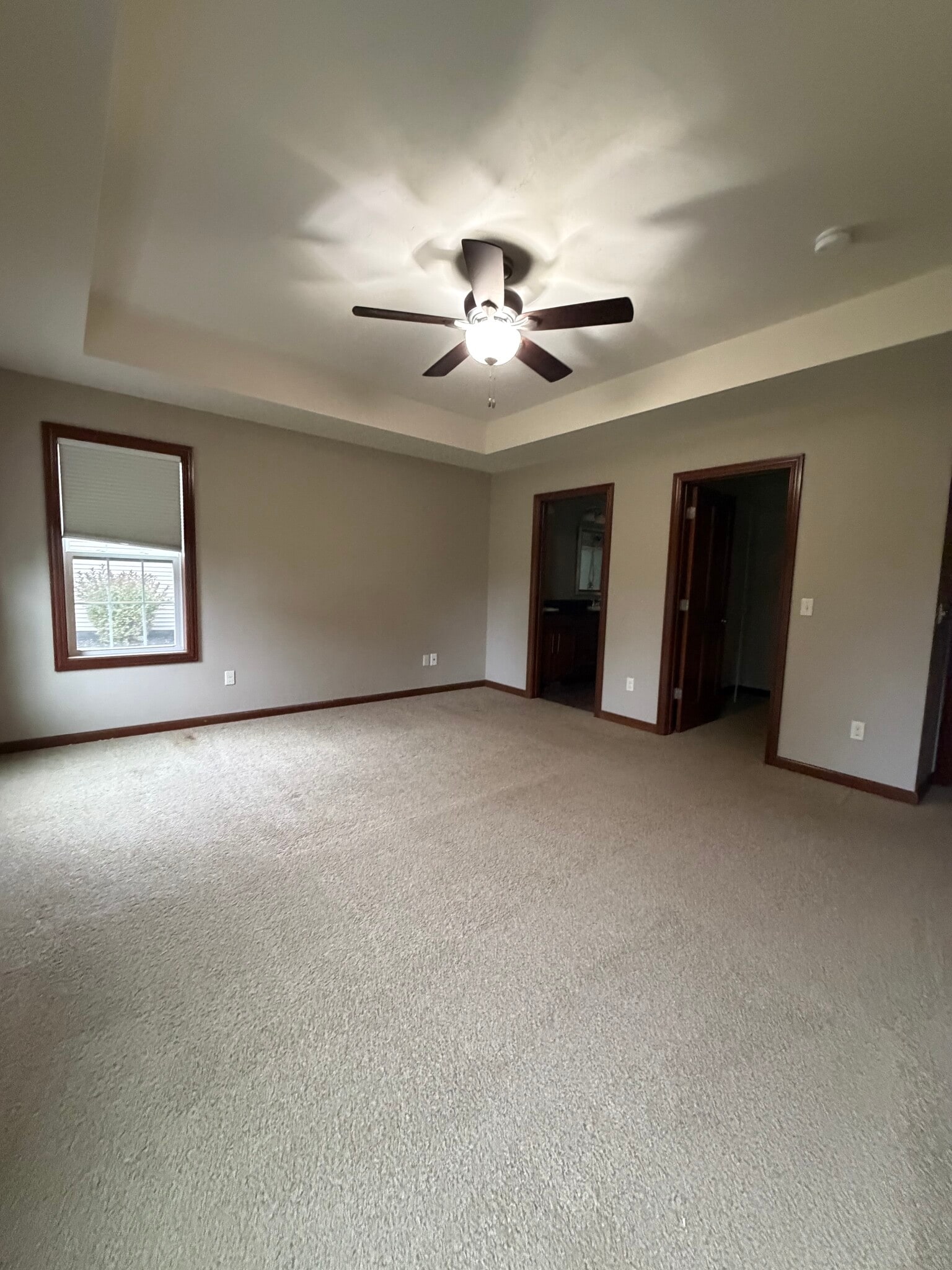 Building Photo - 2701 E Glenhurst Ln