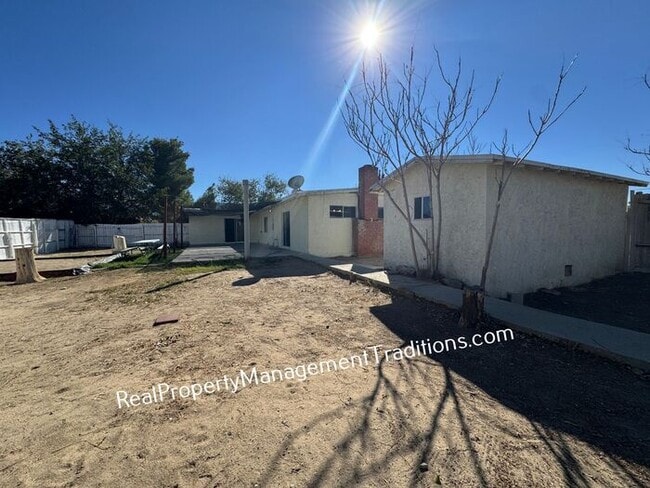 Building Photo - Cozy single story