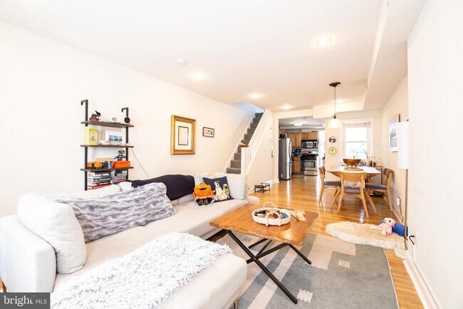 Building Photo - 811 N Judson St