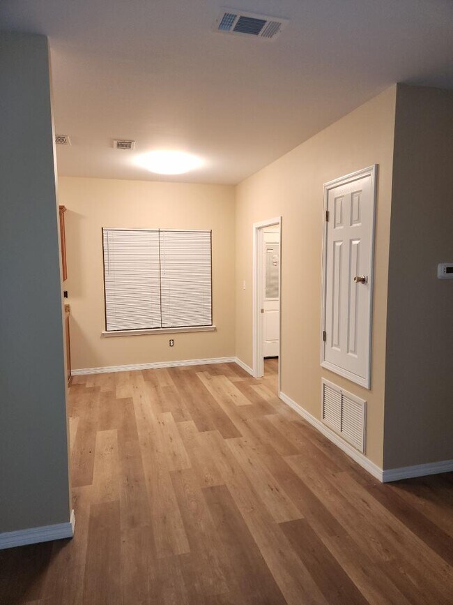 Building Photo - 4925 Catahoula Dr