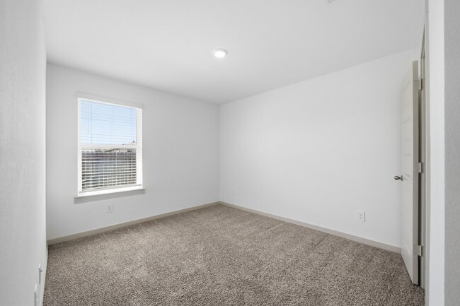 Building Photo - 818 Starcross Bnd Dr