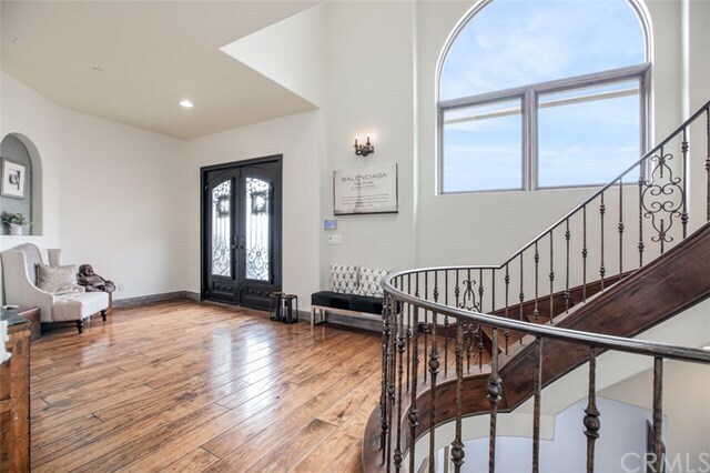 Building Photo - 736 Esplanade