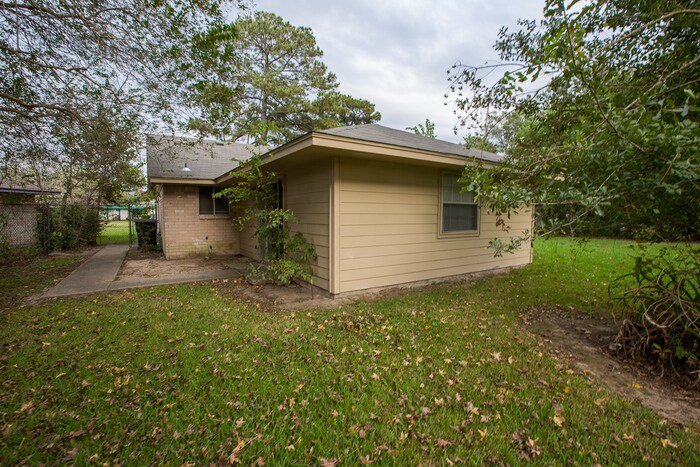 Building Photo - 5602 Briarwick Ln