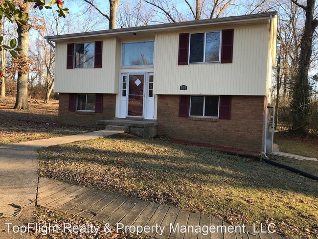 Building Photo - 4 br, 1 bath House - 108 Airport Rd.