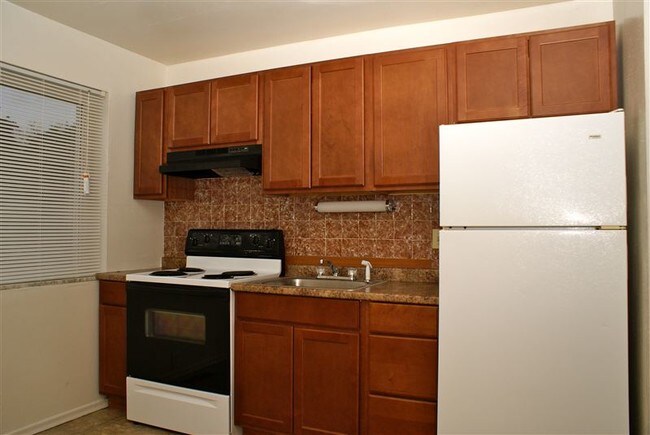 Primary Photo - 420 Elm Grove Ln
