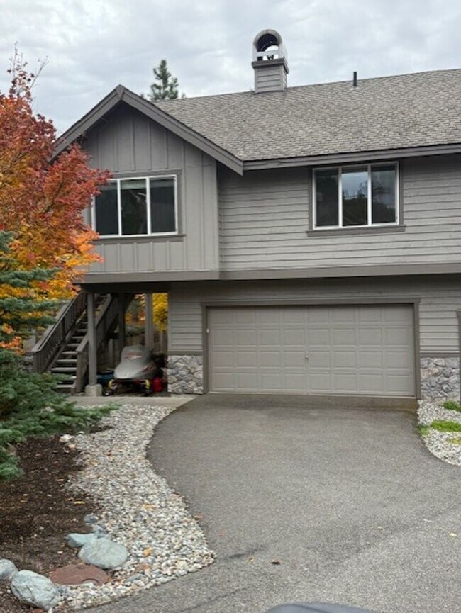 Building Photo - Adorable Roslyn Ridge Condo