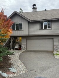 Building Photo - Adorable Roslyn Ridge Condo