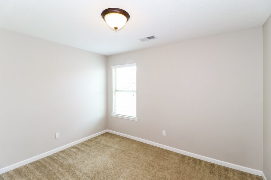 Building Photo - 45 Willow Springs Ln