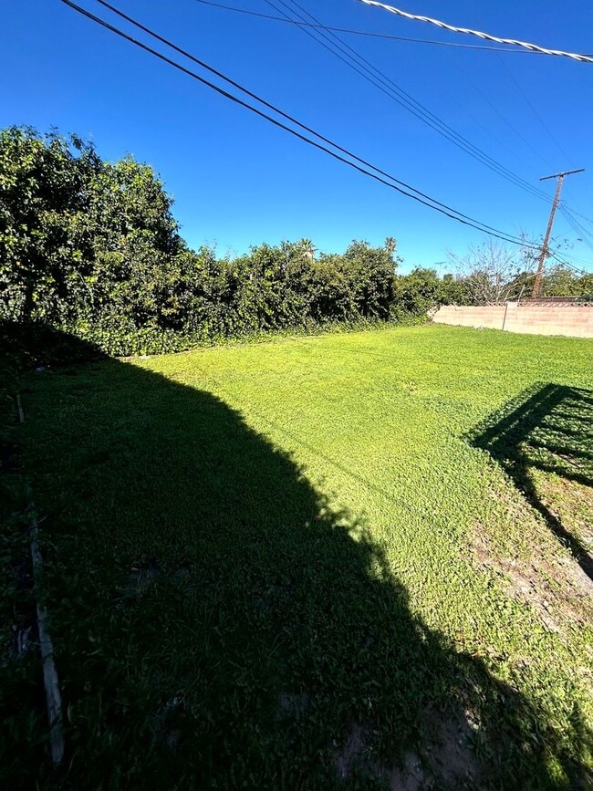 Building Photo - Spacious 4-Bed, 2-Bath Home with a Large Backyard in Prime West Hills!