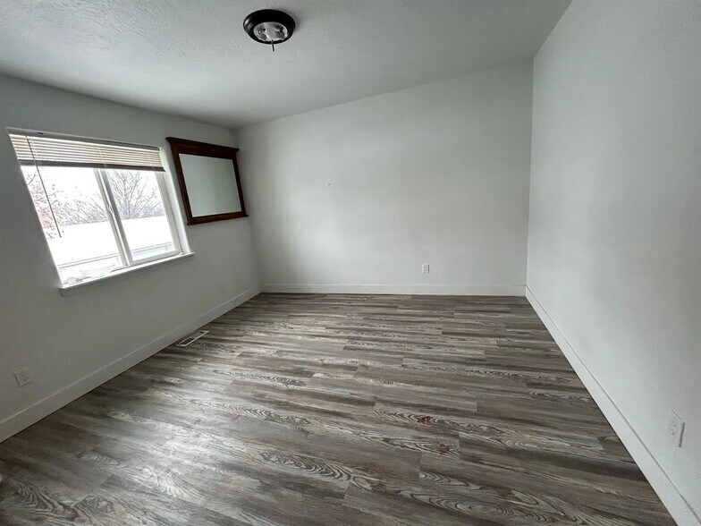 Building Photo - 1100 W Quinn Rd