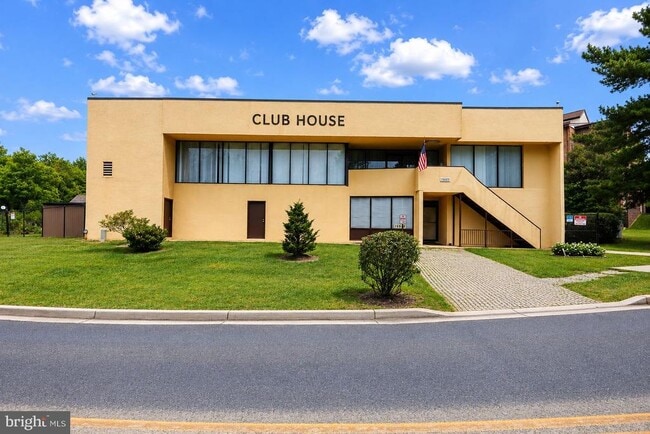 Building Photo - 15603 Dorset Rd