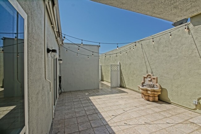 Building Photo - Bright & Spacious, 4BR3BA Home in the Private, Gated Community w/ 2 Pools, Clubhouse, Playground ...