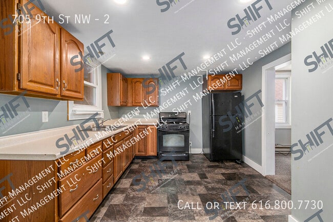 Building Photo - 705 9th St NW