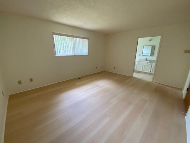 Building Photo - 11755 Tam O'Shanter Dr