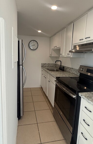 Kitchen - 7545 E Treasure Dr