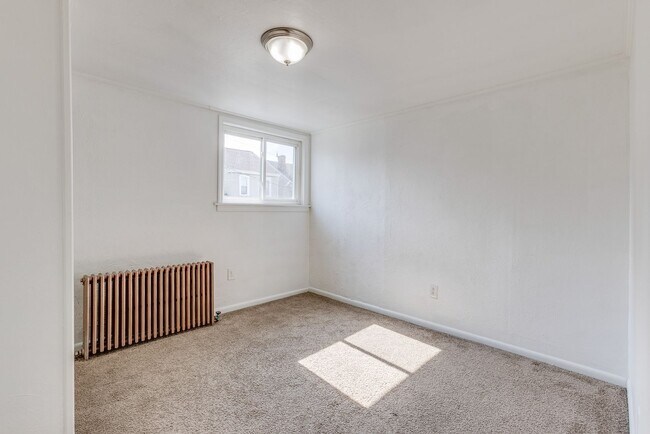 Building Photo - 606 Chess St