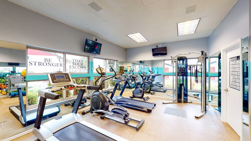 Pinewood Square Apartment Homes 6500 208th St SW Lynnwood WA 98036