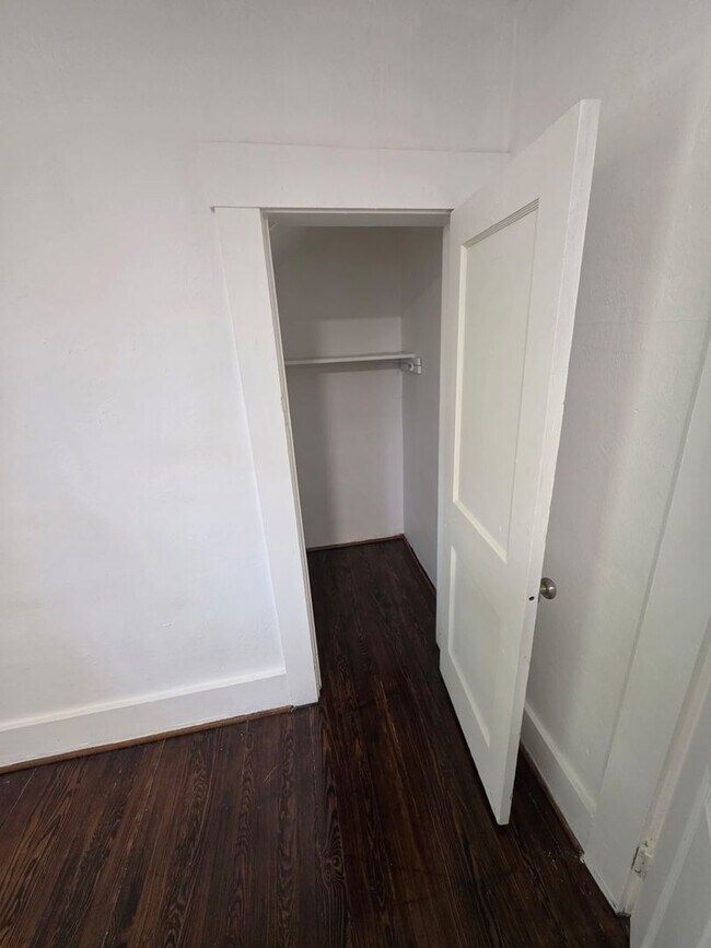 Building Photo - 3 br 1 bath house