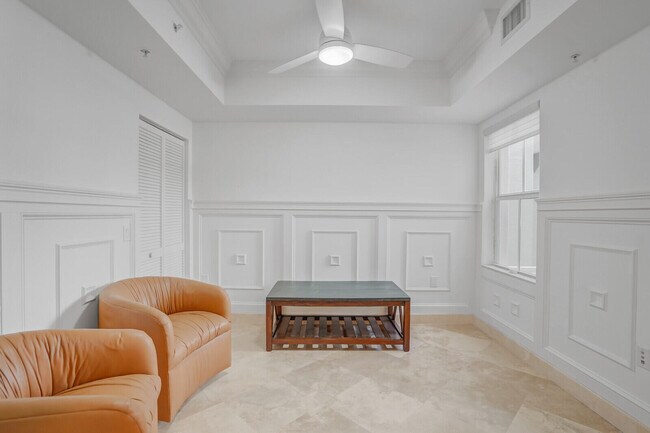 Building Photo - 2051 SE 3rd St