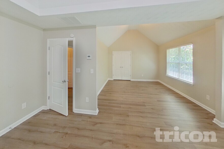 Building Photo - 552 Howell Dr
