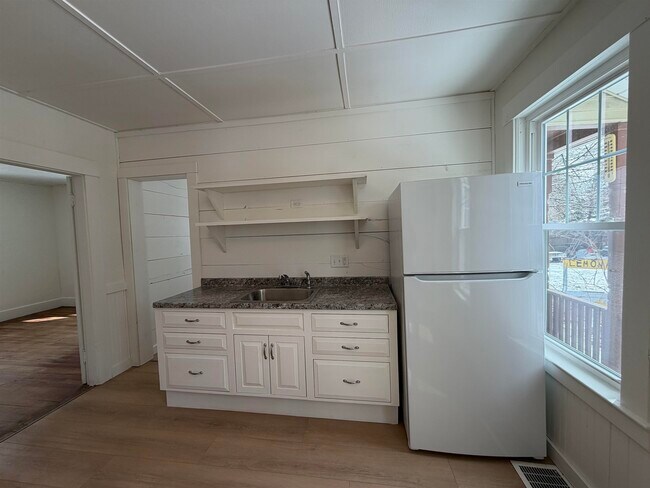 Building Photo - 78 Central St