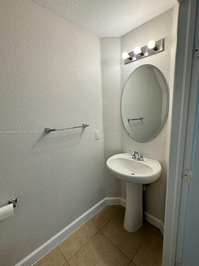 Building Photo - 3558 NW 29th Ct