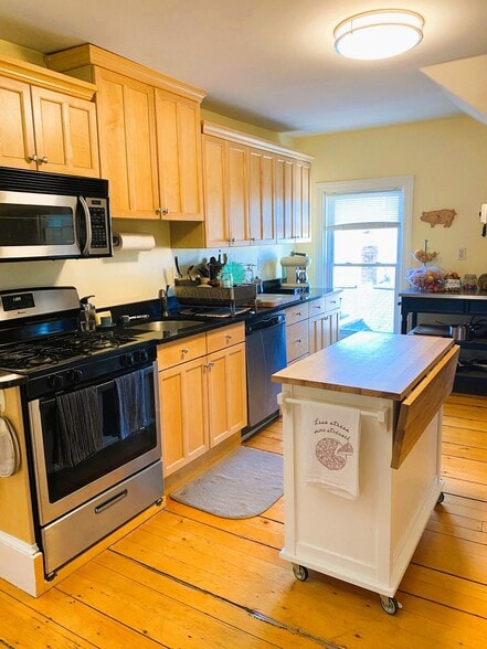 Building Photo - 74 Woodbine St