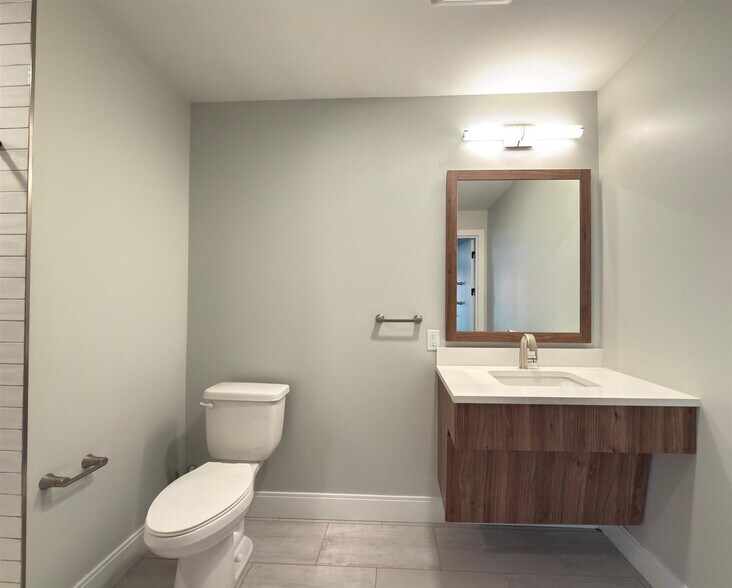 Building Photo - 15 Central St