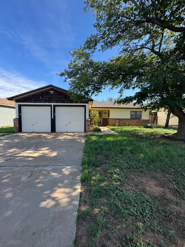 Primary Photo - Charming 3-Bed Home with 1.5 Baths in Lubb...