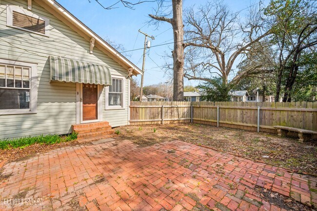 Building Photo - 2301 Hill St