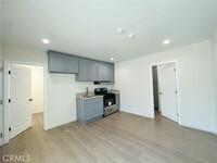 Building Photo - 420 E Broadway