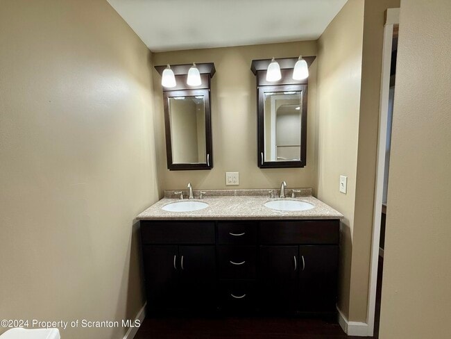 Building Photo - 22 S Goodwin Ave