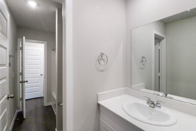 Building Photo - 17327 Ridge Dr