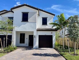 Building Photo - 267 SW 159th Pl