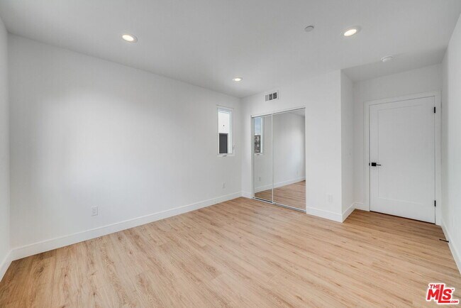 Building Photo - 1435 S Crescent Heights Blvd