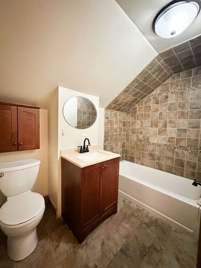 Building Photo - 7532 S Vernon Ave