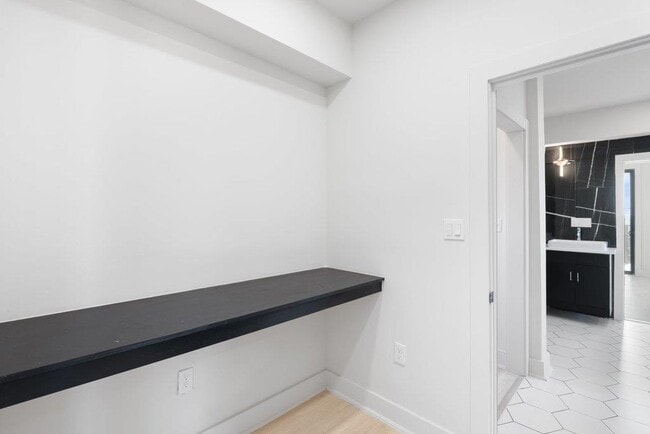 Building Photo - 8610 Grandview Dr