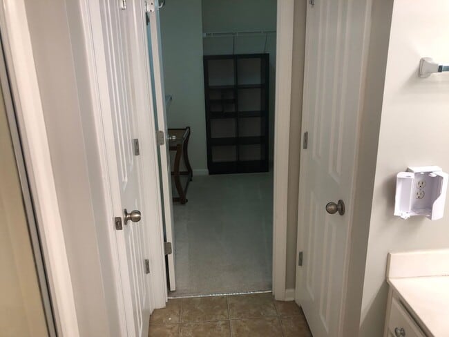 Building Photo - This lovely townhome is located in the highly desirable community of Blakeney Preserve just off R...