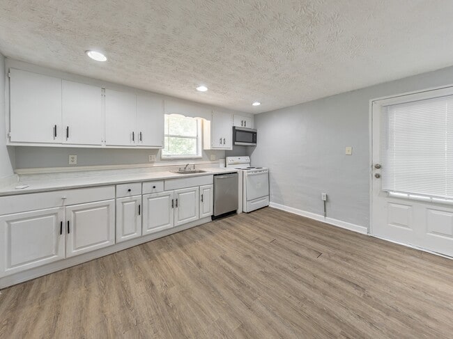 Building Photo - 322 Hillcrest St