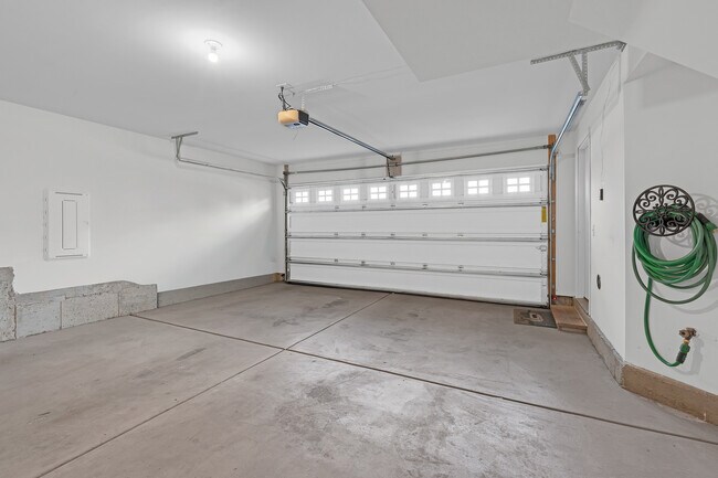 Building Photo - 780 Weller Dr