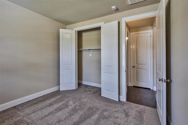 Building Photo - 21203 Bradford Grove Dr