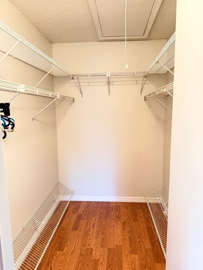 Building Photo - 802 Sky Pine Way