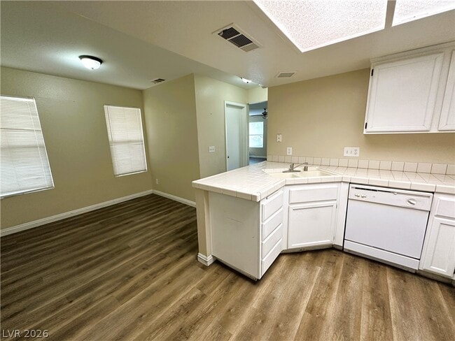 Building Photo - 6396 Rosemount Ave