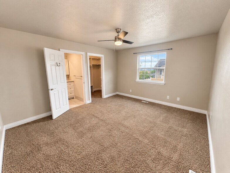 Building Photo - 305 N Appleview Dr