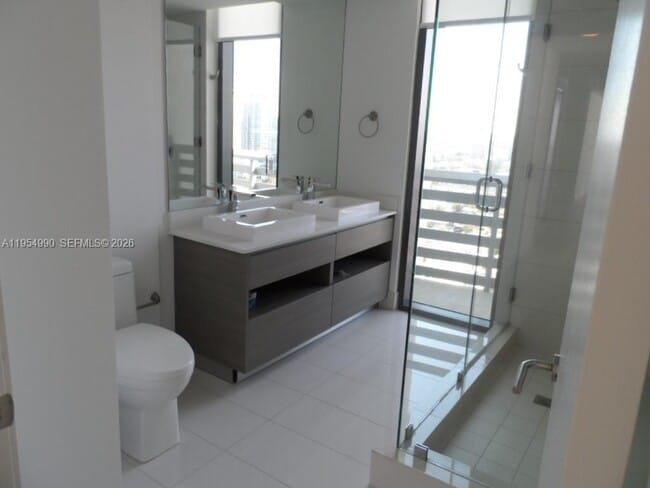 Building Photo - 460 NE 28th St