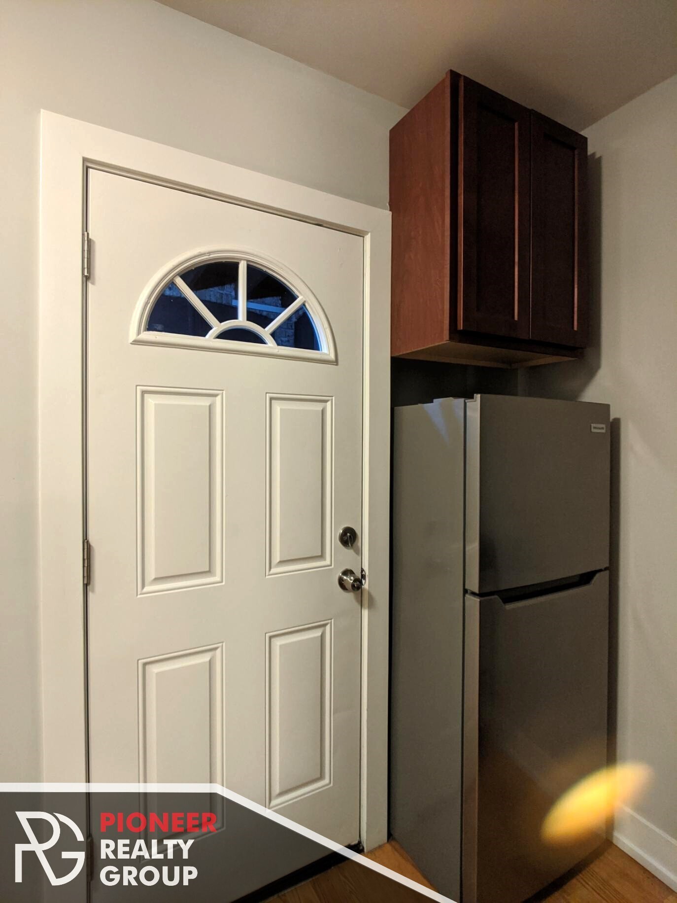 Building Photo - 910 W George St