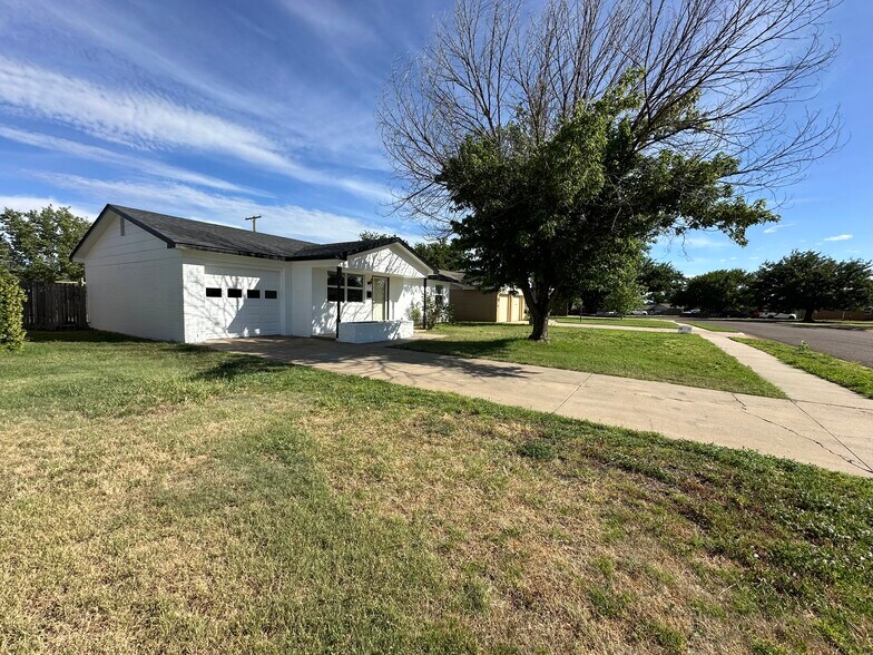 Building Photo - 5111 Benton Dr