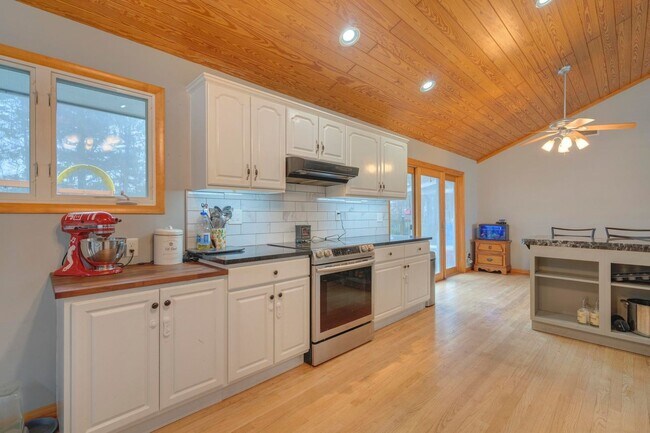 Building Photo - 202 Fincastle Dr