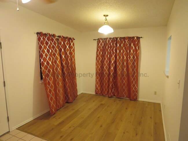 Building Photo - Charming 3 Bedroom Unit in Old Colorado City